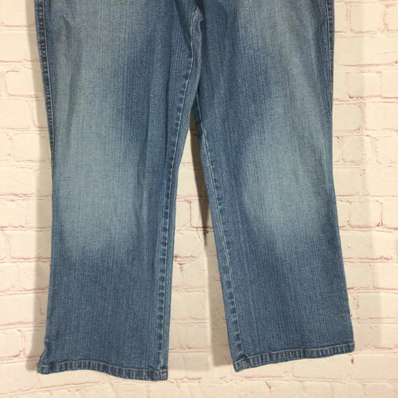 TILT Stretch Medium Wash Blue Denim Capris - Size 7 - Picture 4 of 12